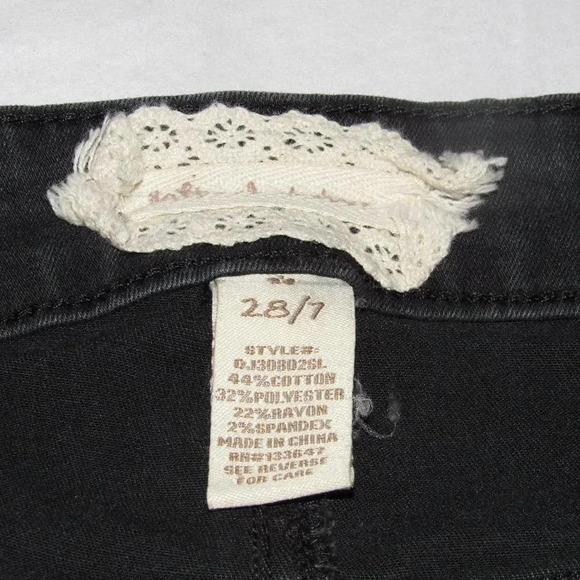 ALTAR’D STATE Black Jean Raw Hem Shorts Size 28 - Picture 3 of 3